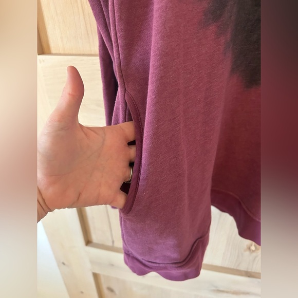 Natural Life Black to Plum Dip-Dye Crewneck Sweatshirt w pockets EUC size Medium - Picture 4 of 4